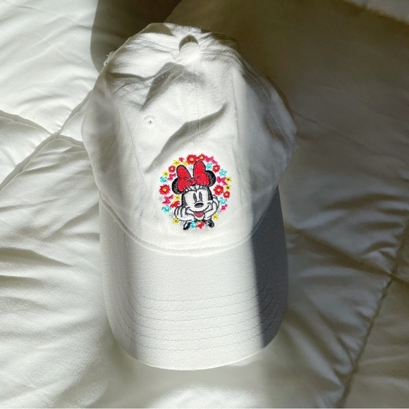 Disney Minnie Mouse White Cap - Picture 1 of 3